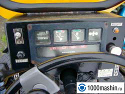 Приборная панель на катке Komatsu JV40 Приборная панель на катке Komatsu JV40