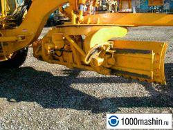   Komatsu GD705A-4A ( )