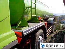 Ассенизатор MMC Fuso - бочка вид сбоку Ассенизатор MMC Fuso - бочка вид сбоку